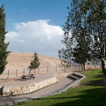 Hi - Mitzpe Ramon Hostel Exterior photo